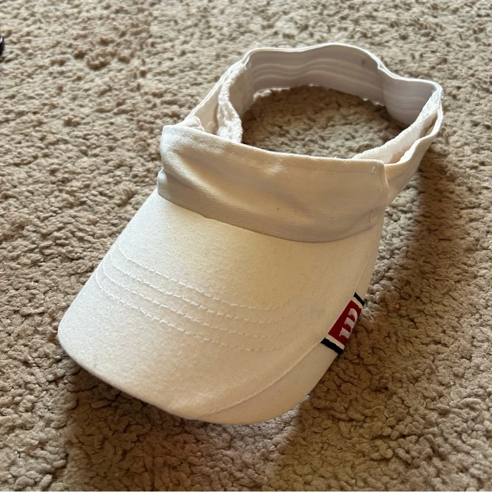 Wilson White Sun Visor with Red Logo Tab - Picture 1 of 4